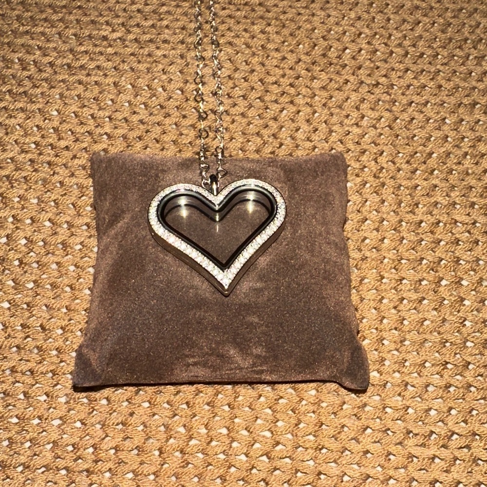 Origami Owl Silver Heart Pendant Necklace on a Heart chain